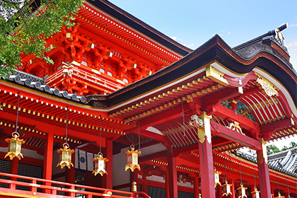 崇敬の証を永代に-平成の釣灯籠奉納-