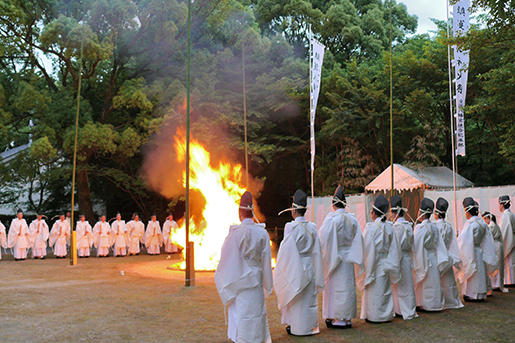 【鎮護八幡神火祭】奉仕