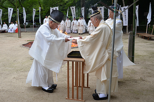 【鎮護八幡神火祭】奉仕の証授与